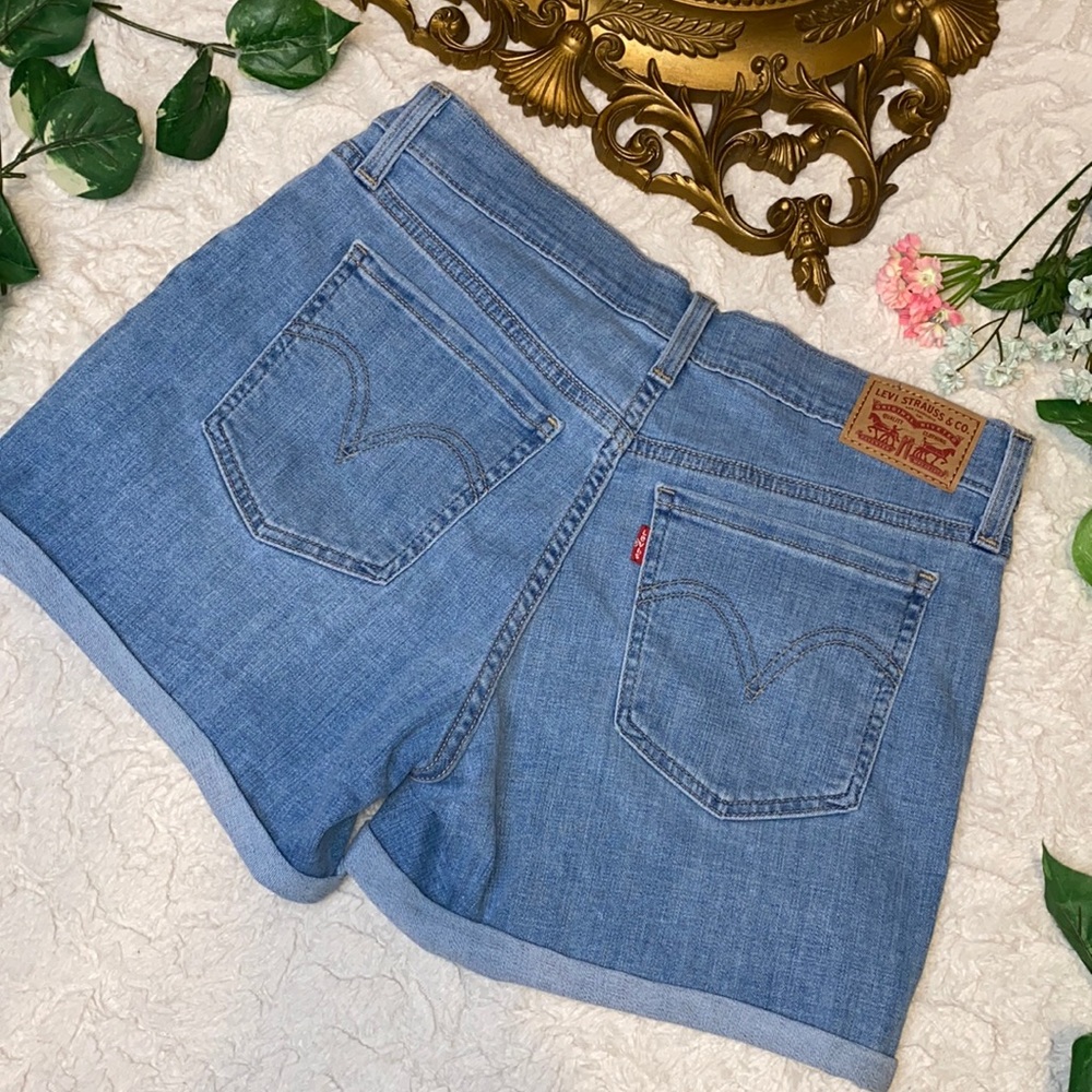 Levi Mid Rise Shorts